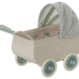 Carrito con bebé ratón - menta