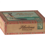 Mamá y papá ratón en caja de cigarro