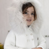 Chaquetón Blanco con Pompón de Pelo Natural