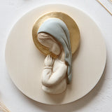 Virgen niña con pan de oro
