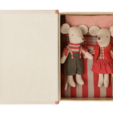 Ratones Gemelos Navideños, Hermanita y Hermanito en Libro