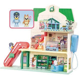 Supermercado Bluey con escalera mecánica.