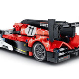 Coche de carreras blanco y rojo