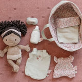 Bebé Evi en Canastilla de Viaje