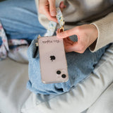 Funda para el móvil + cinta de Petite Mafalda - Iphone 15