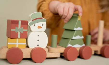 Tren de madera navideño